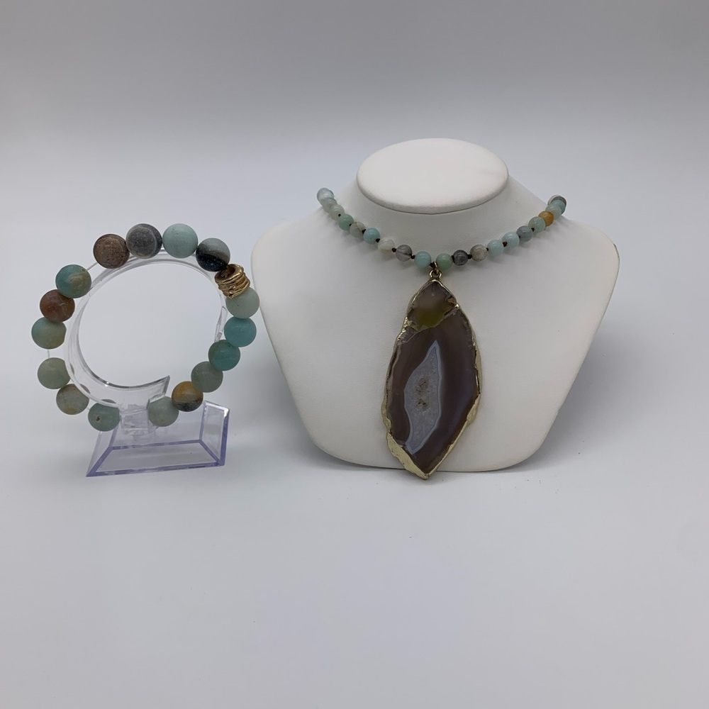 Vtg. Beaded Agate Stone Necklace & Bracelet Set With Gold Guild Slice Pendant